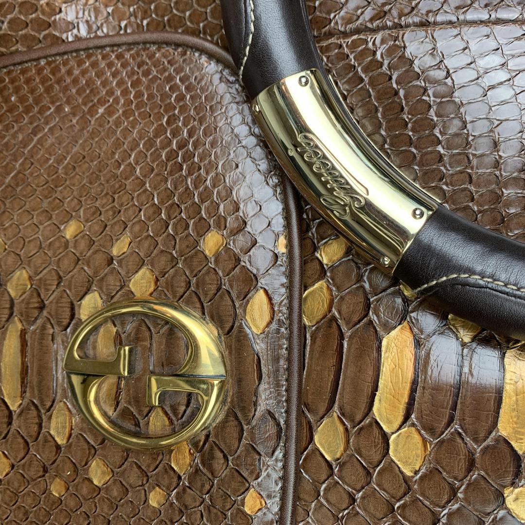 Authenticate Gucci Handbags in 8 Steps